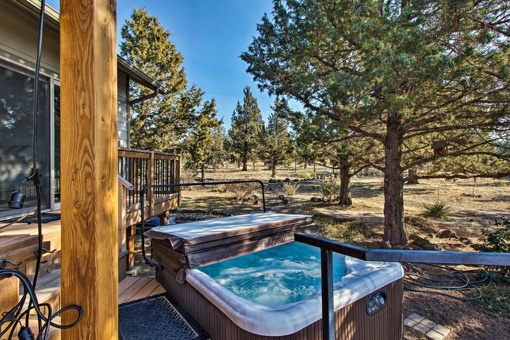 Grand Cabin With Hot Tub And Views - Near Hiking! - thumb 2