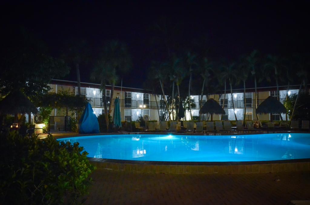 Gulfcoast Inn Naples - thumb 1