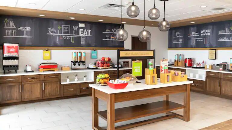 Hampton Inn & Suites Charlotte Steele Creek Road, NC - thumb 3