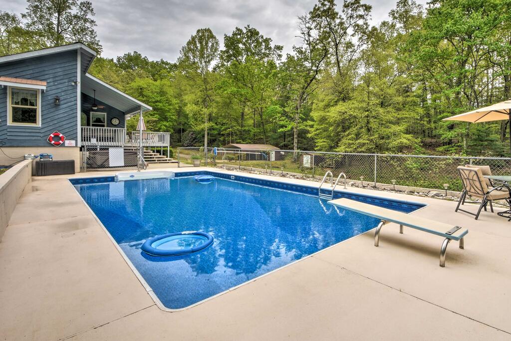 Hidden Murphy Cottage With Hot Tub, Pool & Grill - thumb 2