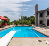 House with Hill and City Views Heated Pool and Spa Outdoor Fire Pit and Indoor Fireplace - Accommodation Philadelphia