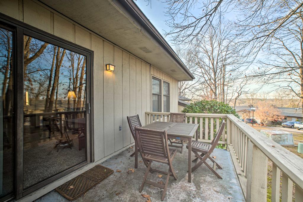 Ideally Located Bella Vista Townhome With Deck! - thumb 2