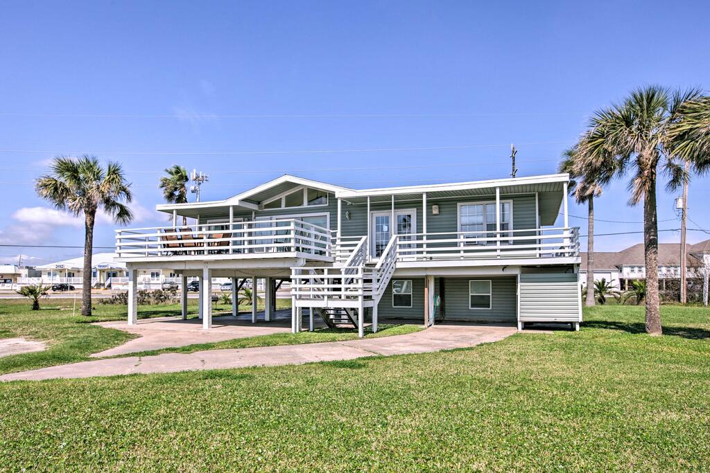 Jamaica Beach Retreat With Deck - Walk To The Beach! - thumb 0