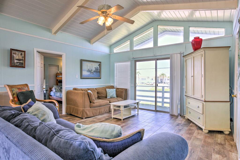 Jamaica Beach Retreat With Deck - Walk To The Beach! - thumb 2