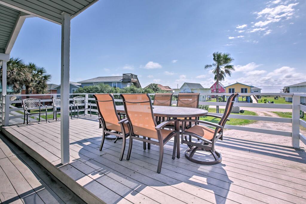 Jamaica Beach Retreat With Deck - Walk To The Beach! - thumb 1