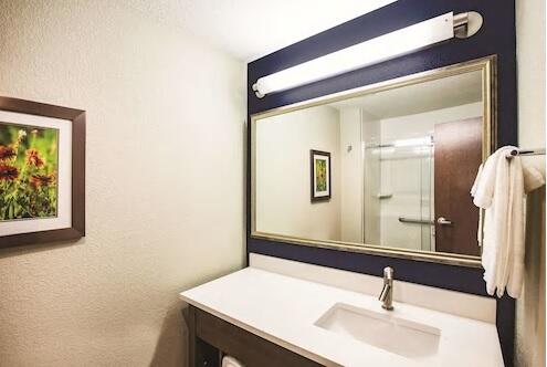 La Quinta By Wyndham Wichita Northeast - thumb 3
