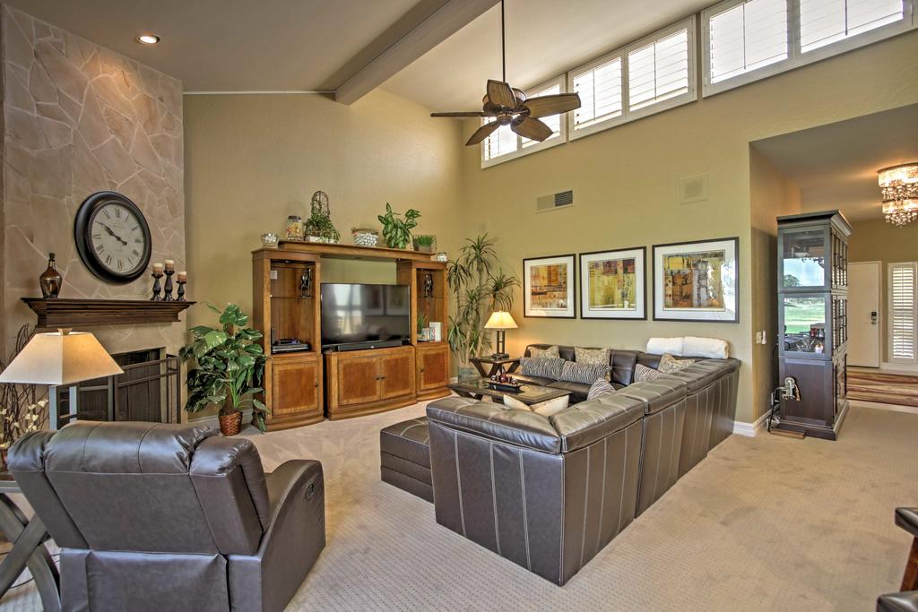 La Quinta Condo On PGA Golf Course With Patio & Pool! - thumb 3