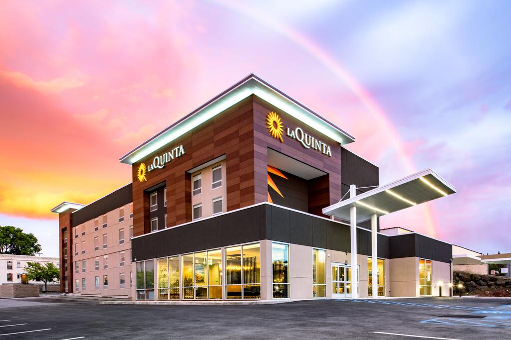 La Quinta Inn & Suites By Wyndham Spokane Downtown - thumb 1