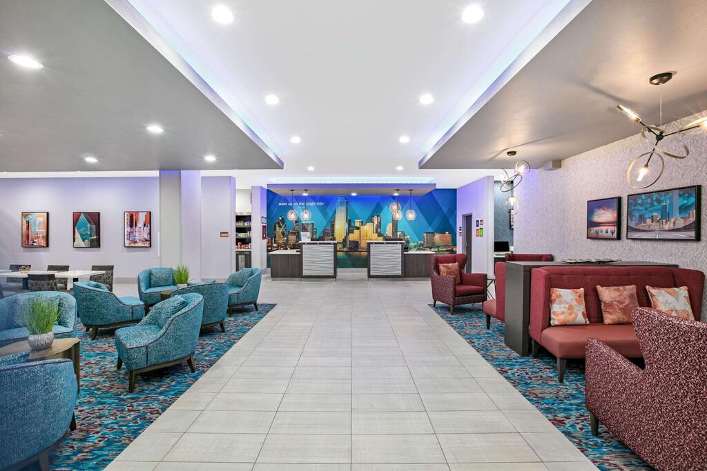 La Quinta Inn & Suites DFW West-Glade-Parks - thumb 2