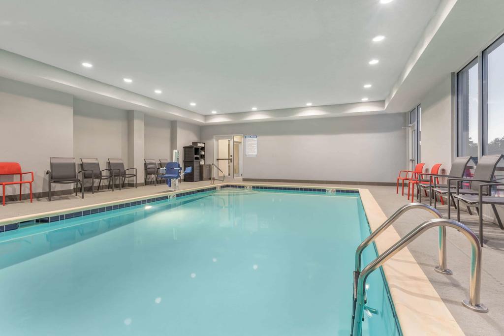 La Quinta Inn And Suites By Wyndham Bloomington - thumb 3