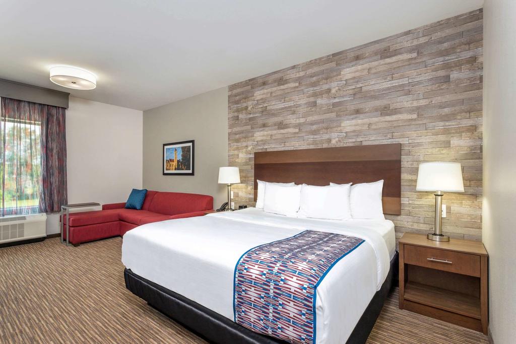 La Quinta Inn And Suites By Wyndham Bloomington - thumb 0
