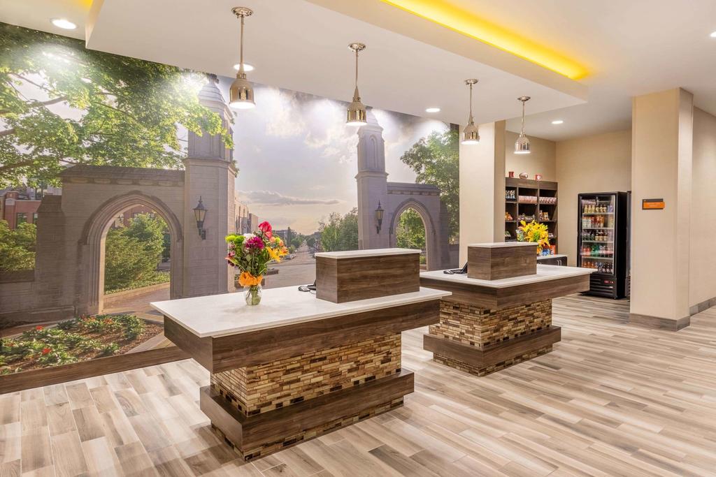 La Quinta Inn And Suites By Wyndham Bloomington - thumb 1