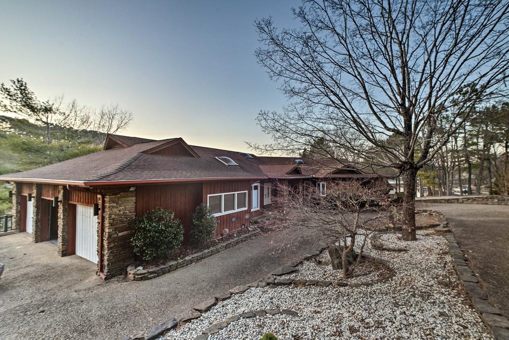 Lakefront Retreat With Dock And Beach - 2 Miles To Golf - thumb 3