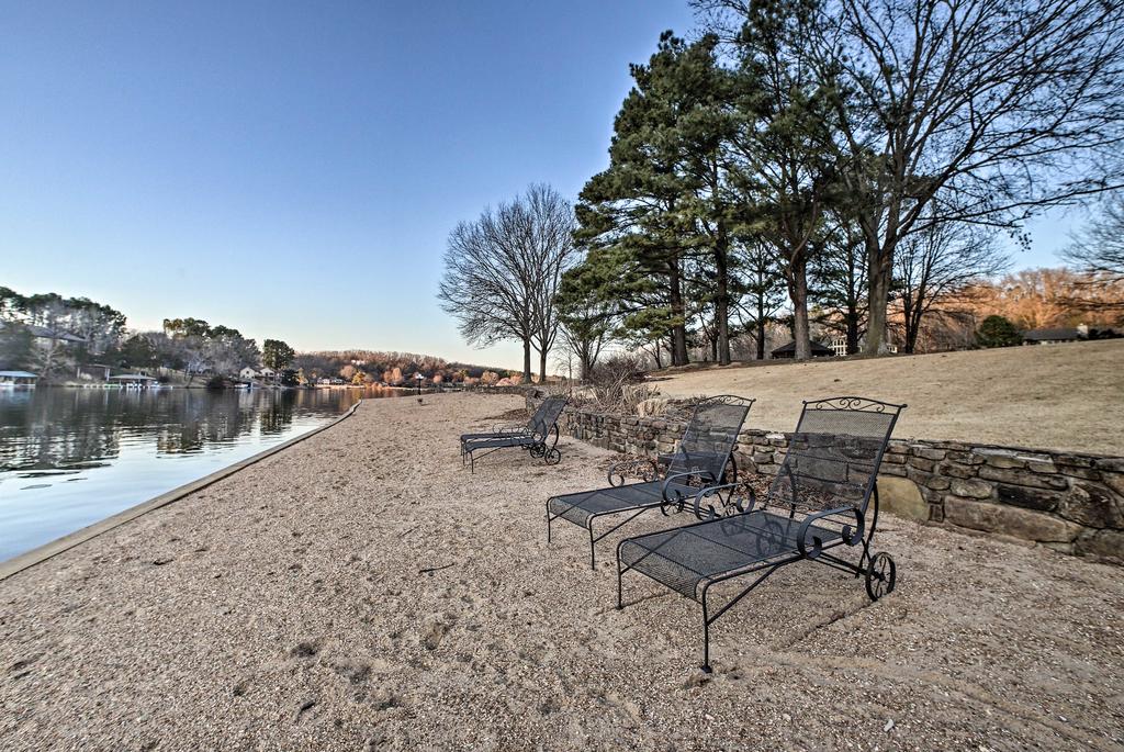 Lakefront Retreat With Dock And Beach - 2 Miles To Golf - thumb 1