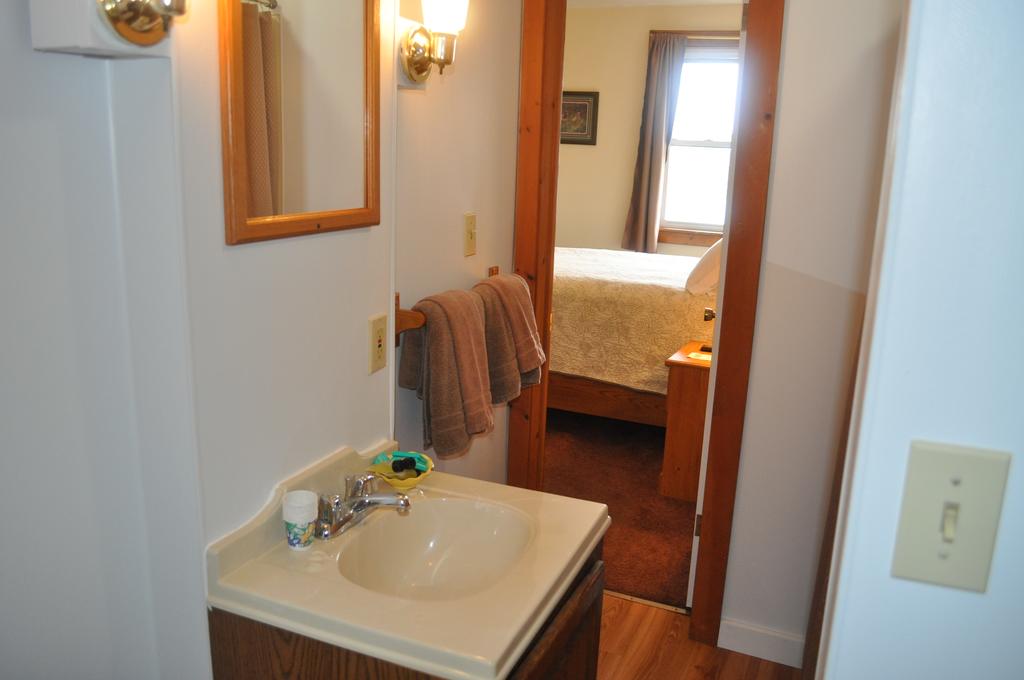 Lakewood Lodge & Restaurant - thumb 3