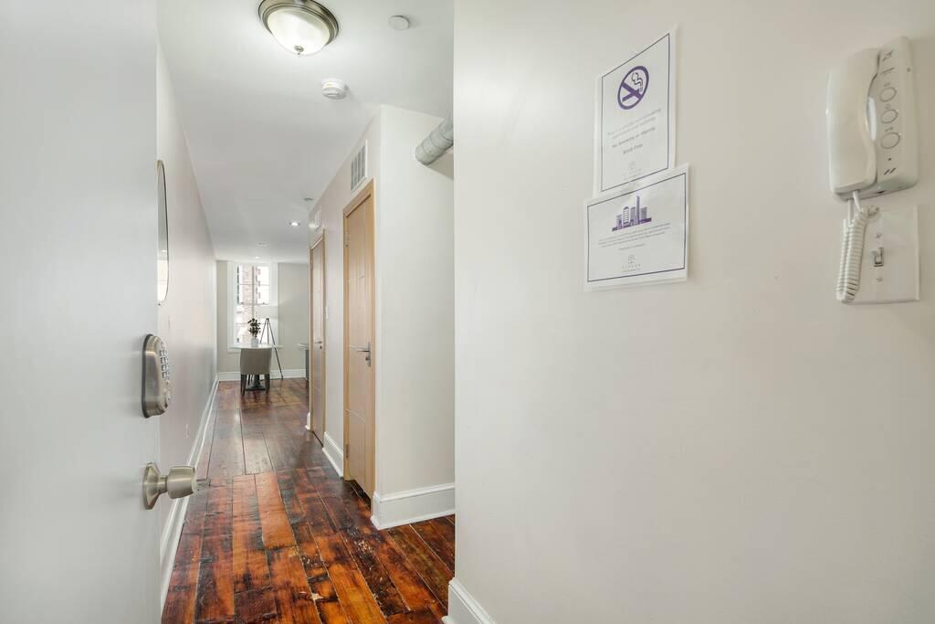 Live Like A Local In A 1BR In Old City - thumb 1