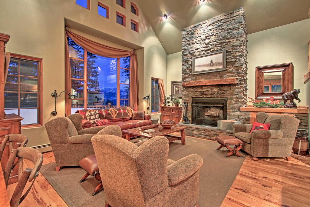 Luxury Home - Walk To Big Sky Resort Ski Lifts! - thumb 0