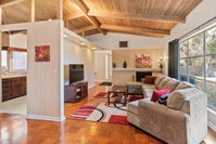 Mid-century Home 2 miles to UF Downtown and Shands Plus Walk to Coffee Culture Planet Fitness and Alfred A Ring Park Accommodation Philadelphia