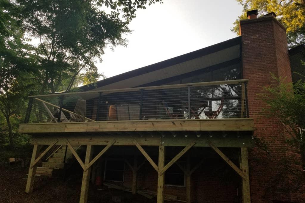 Mid-Century Modern Historical Waterfront Chalet Near DC - thumb 3