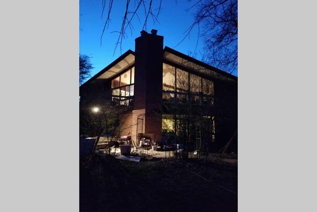 Mid-Century Modern Historical Waterfront Chalet Near DC - thumb 0