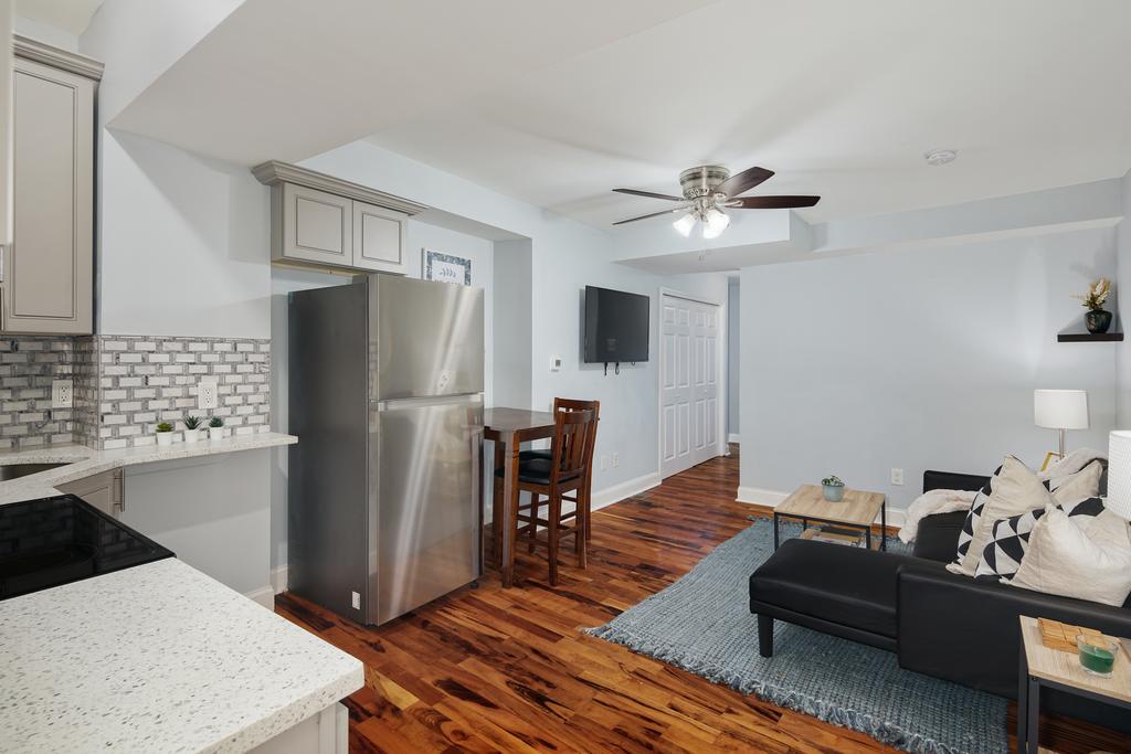 Modern 2br - Steps To Main St. & Parking Avail. - thumb 1