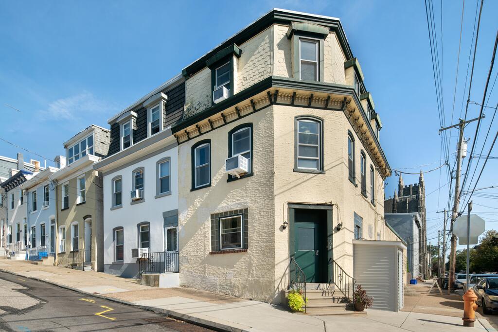 Modern Parisian Apartment In The Heart Of Manayunk - thumb 2