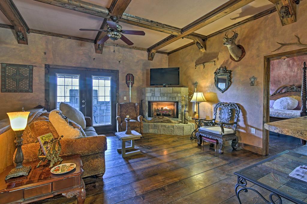 Murphy 'Castle Of Joy' On 11 Acres With Hot Tub! - thumb 3