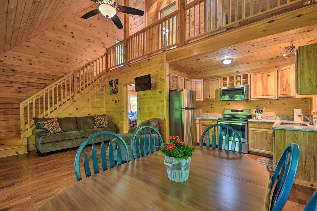 Murphy Cabin With Spacious Deck And Forest Views! - thumb 0