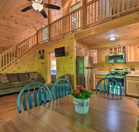 Murphy Cabin with Spacious Deck and Forest Views - Accommodation Philadelphia