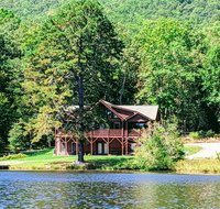 New Listing Lakefront Log Home W/ Large Balcony Home - Accommodation Philadelphia