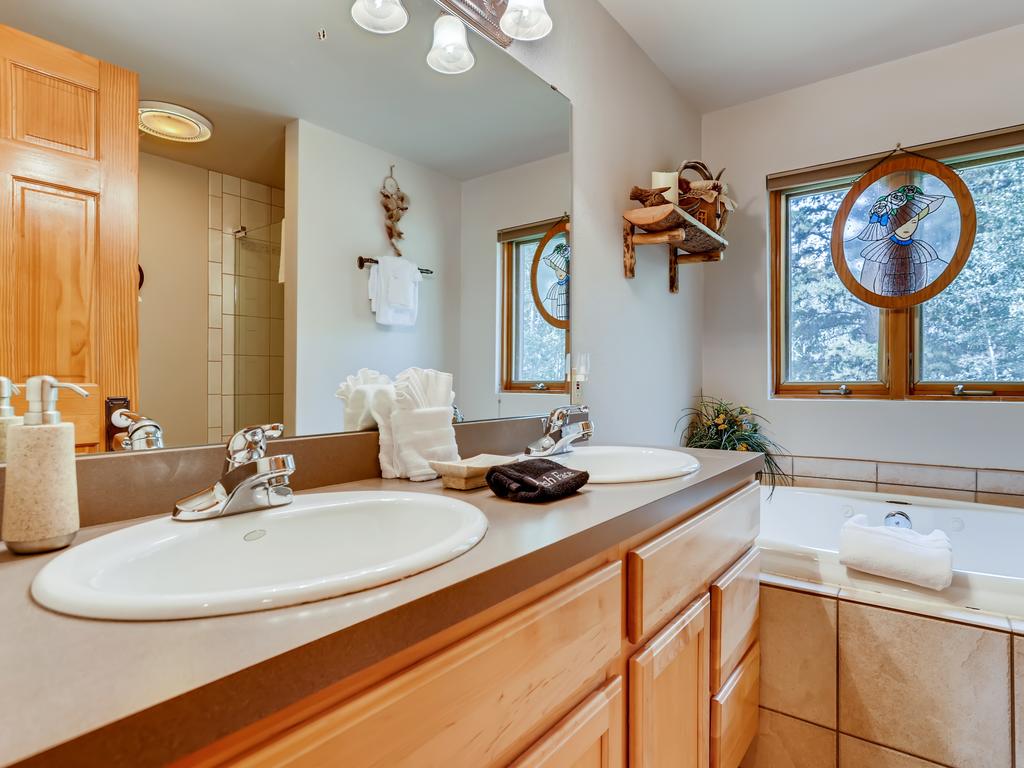 New Listing!  Columbine Rock Lodge W/ Hot Tub Home - thumb 3