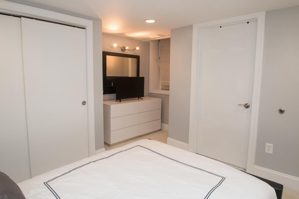 NEWLY RENOVATED DESIGNER FURNITURE 2BR 2BA DUPLEX BROWNSTONE 1 BLOCK TO RITTENHOUSE! - thumb 2