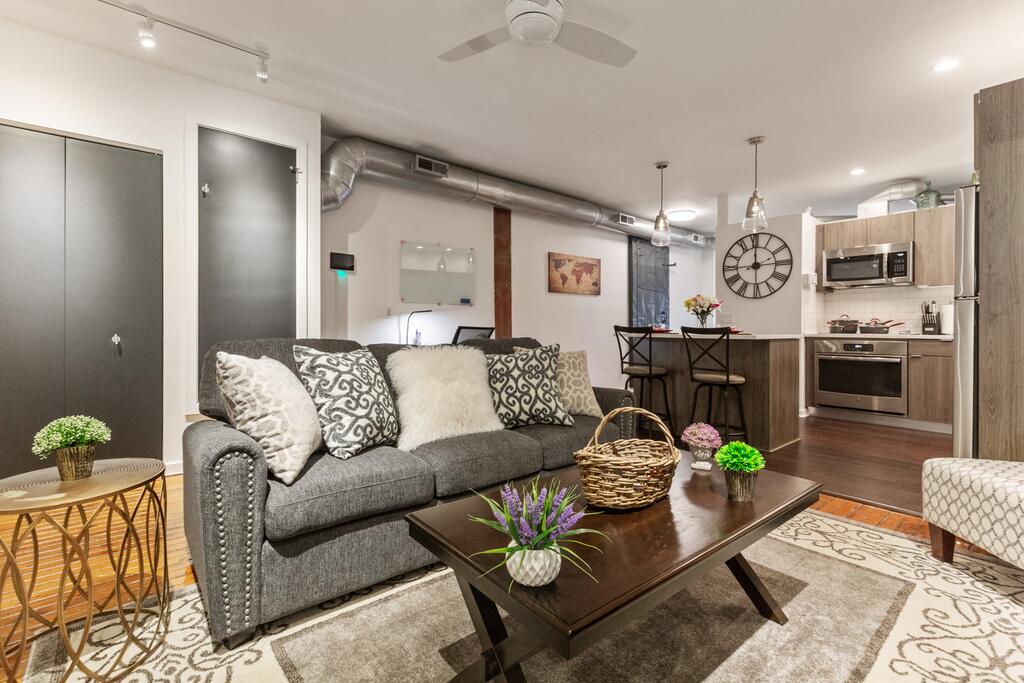 OLD CITY KING*FREEWIFI *4KTV* Walk To Liberty Bell And Independence Mall *W-D* - thumb 3