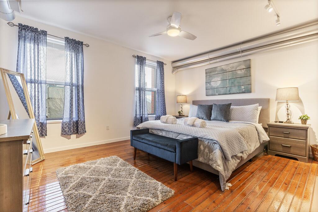 OLD CITY KING*FREEWIFI *4KTV* Walk To Liberty Bell And Independence Mall *W-D* - thumb 0