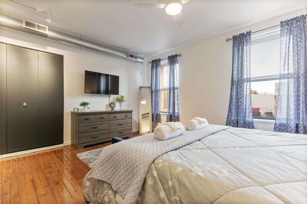 OLD CITY KING*FREEWIFI *4KTV* Walk To Liberty Bell And Independence Mall *W-D* - thumb 2