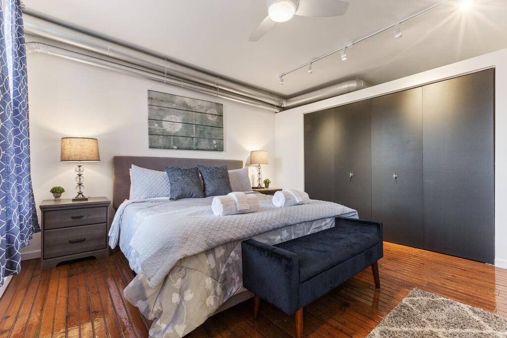 OLD CITY KING*FREEWIFI *4KTV* Walk To Liberty Bell And Independence Mall *W-D* - thumb 1