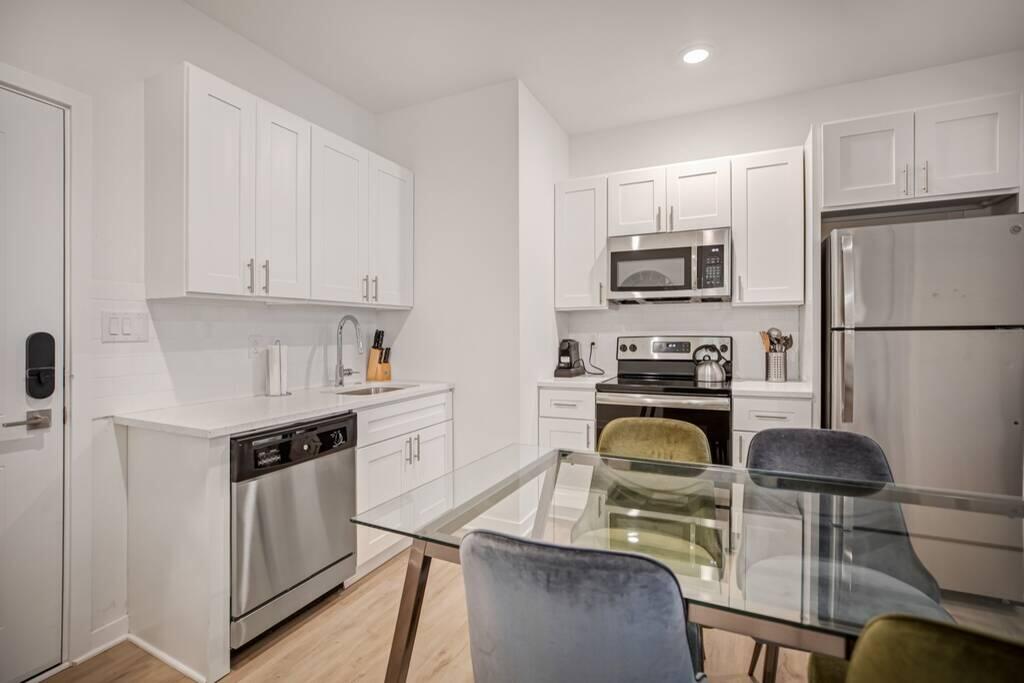 Perfect & Modern 1BR In Olde Kensington - thumb 2