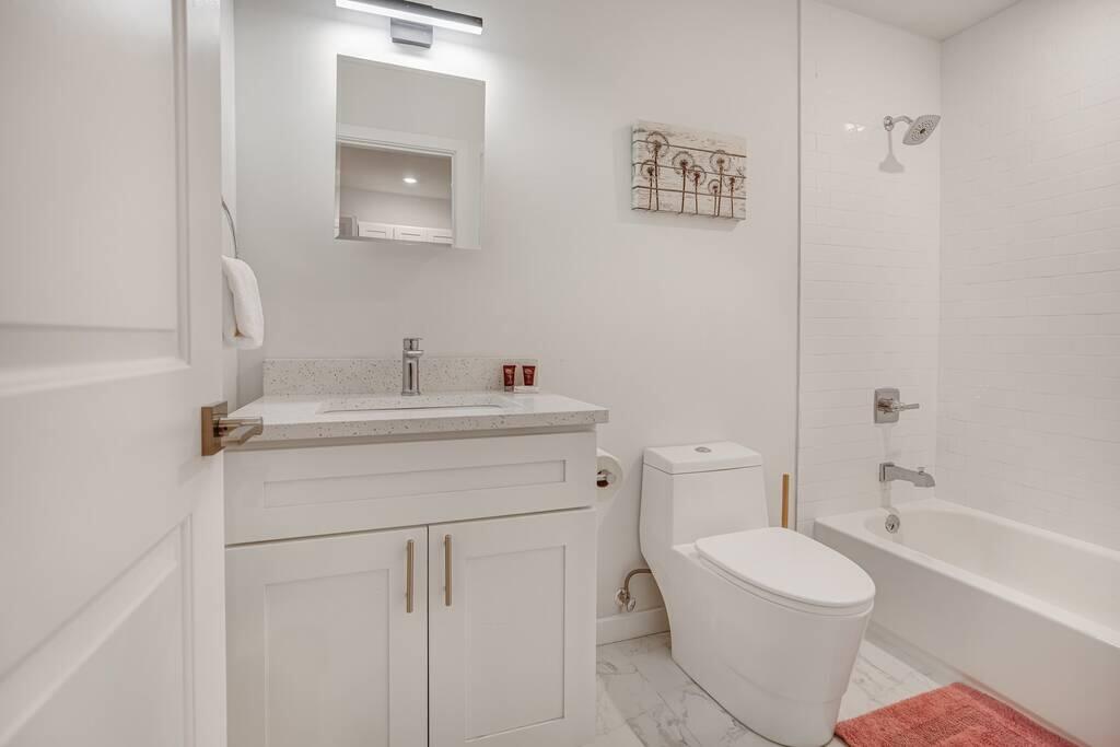 Perfect & Modern 1BR In Olde Kensington - thumb 1