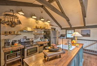 Pet-Friendly Cabin with Decks  Mountain Views Accommodation Philadelphia
