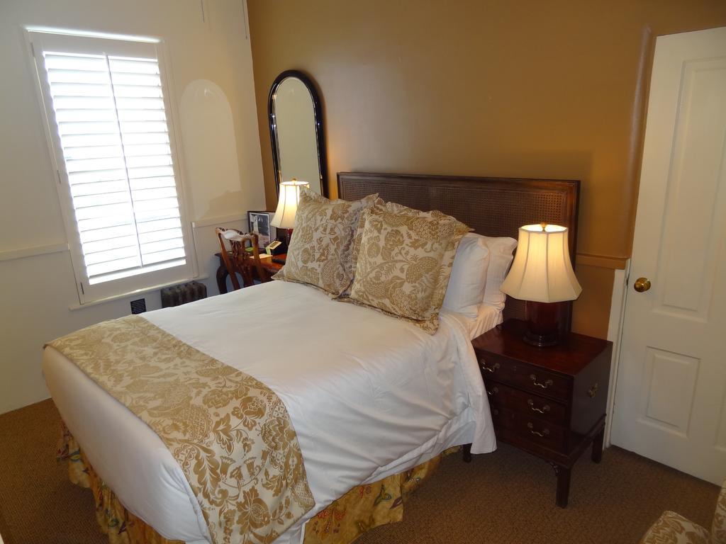 Pine Inn - Carmel - thumb 3