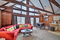 Pocono Getaway with BBQ - 20 Mi to Camelback Mountain Accommodation Philadelphia