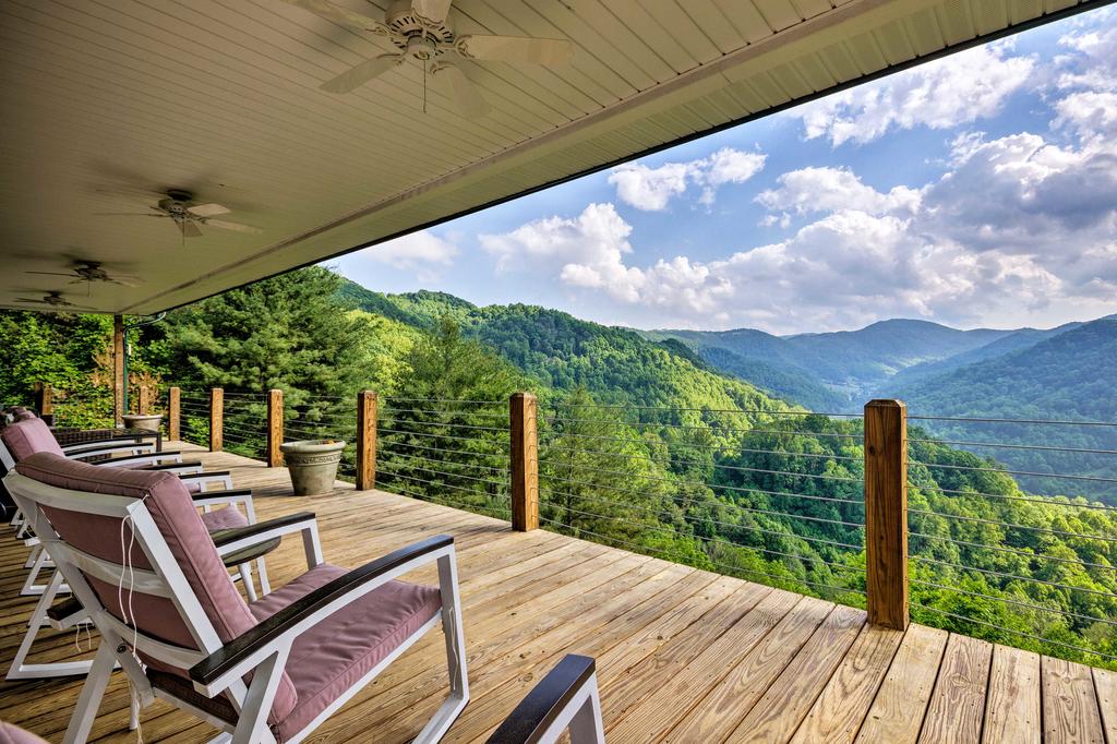 Private Blue Ridge Home With Mountain Views & Hot Tub - thumb 0
