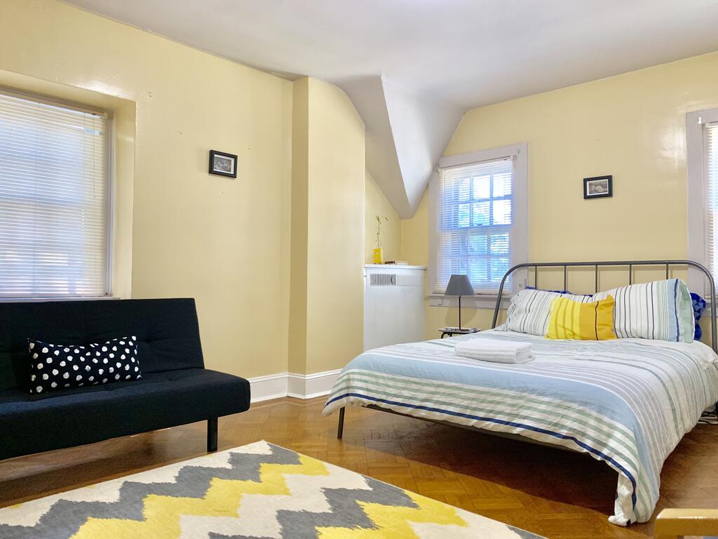 Quiet Home Near City Line - thumb 3