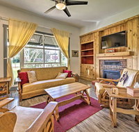 Remodeled Retro Home Near Blanco Town Square - Accommodation Philadelphia