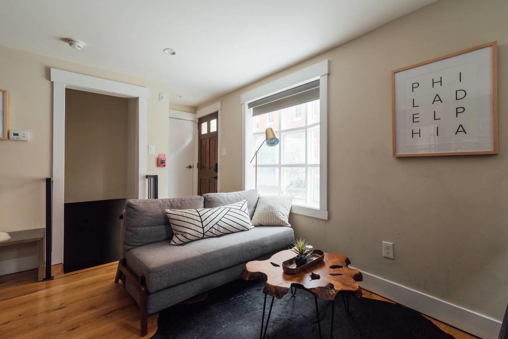 Renovated & Modern Home In Downtown Philly - thumb 1