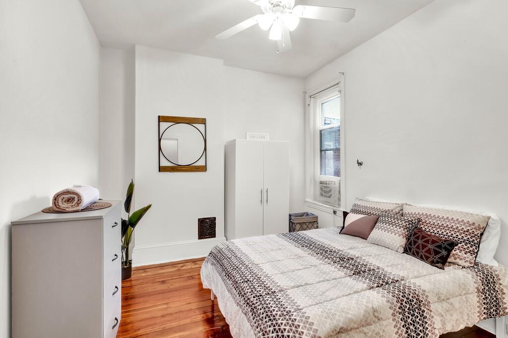 Rustic Modern-Style 1BR Apt, Rittenhouse By A.C.T. - thumb 1