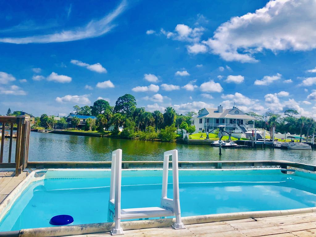 Sleeps 10 Waterfront Paradise Dock Pool More - thumb 1