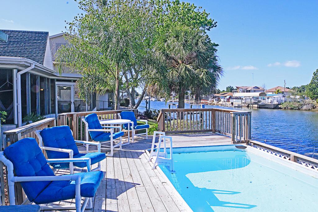 Sleeps 10 Waterfront Paradise Dock Pool More - thumb 0