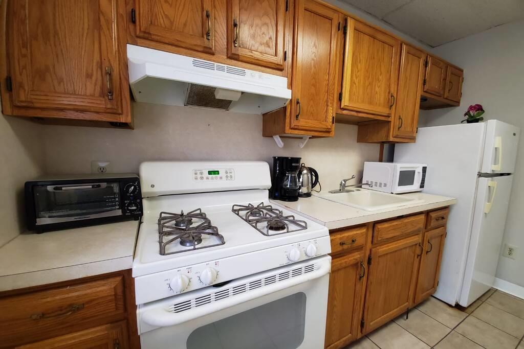 Sleeps 20, Spacious Apartment For Large Groups With Ample Parking For Large Vehicles - thumb 1