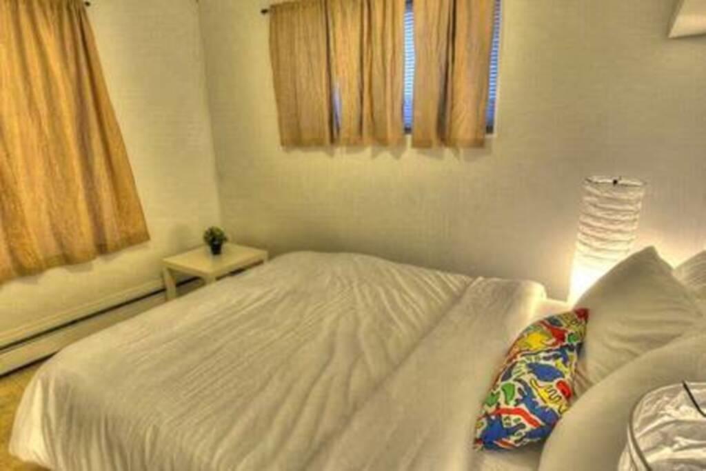 Sleeps 20, Spacious Apartment For Large Groups With Ample Parking For Large Vehicles - thumb 2